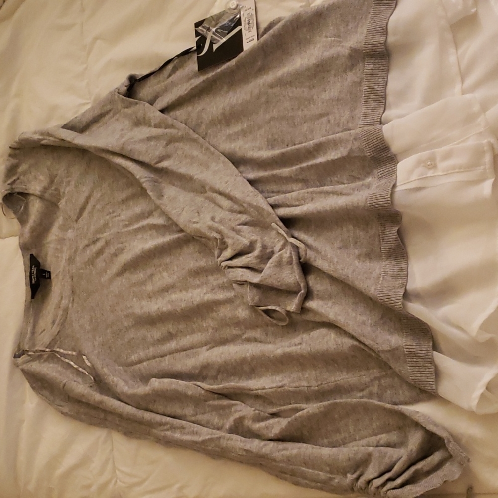 Size Lg Simply Vera by Vera Wang Grey Sweater with Faux Layer